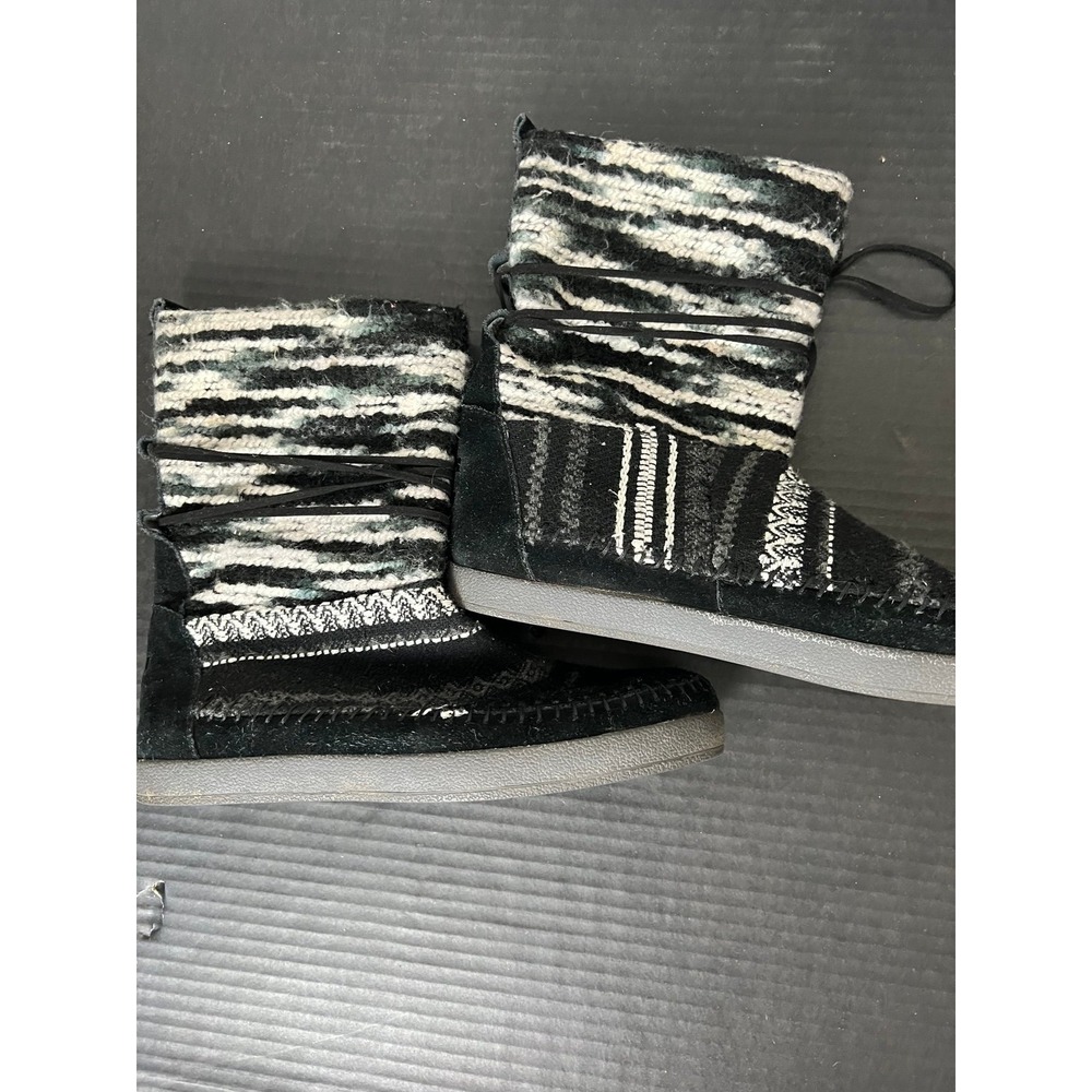 TOMS Nepal Tribal Blanket Boots black suede & a black and white knit sz 8
